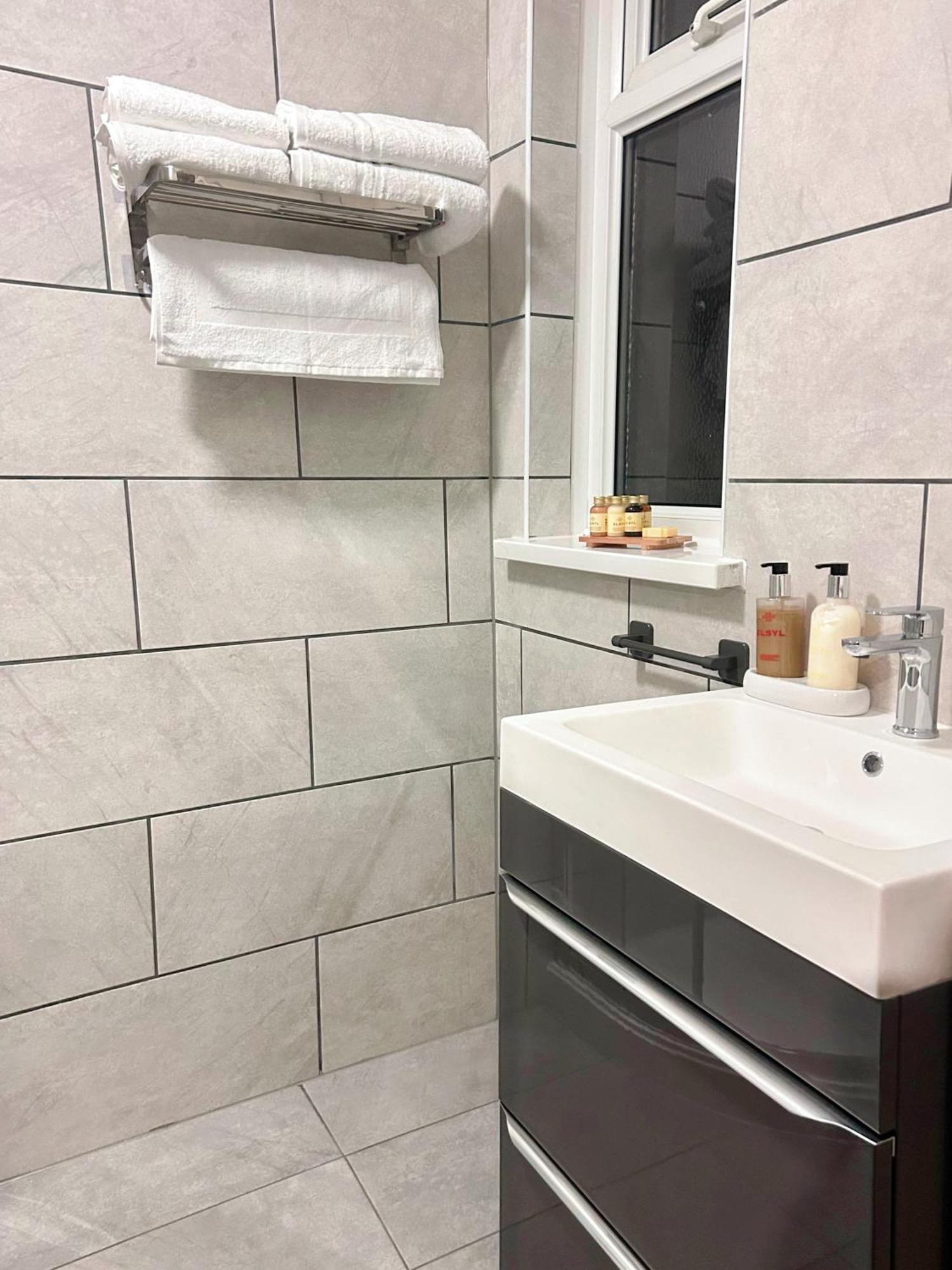 Penybont Restaurant + Inn Carmarthen Zewnętrze zdjęcie